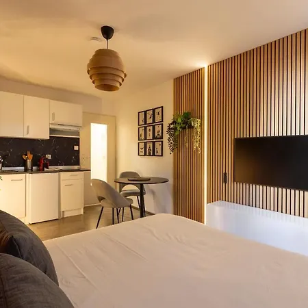 Oakfel By Max : Calm And Design Apartman